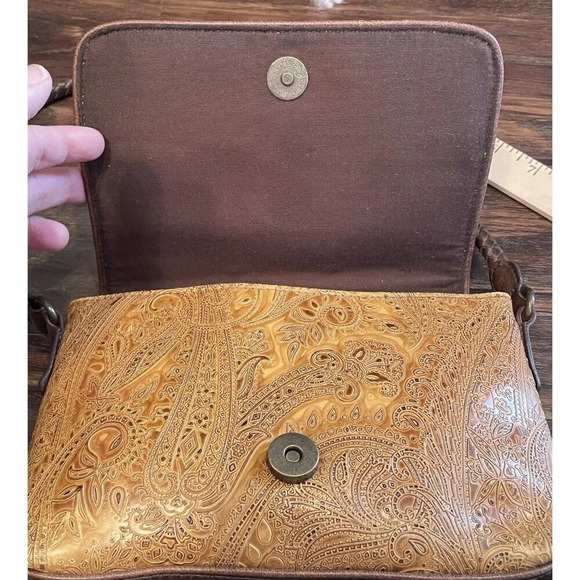Relic Paisley Brown Leather Embossed Purse With Braided Strap & Magnetic Closure - Picture 9 of 11
